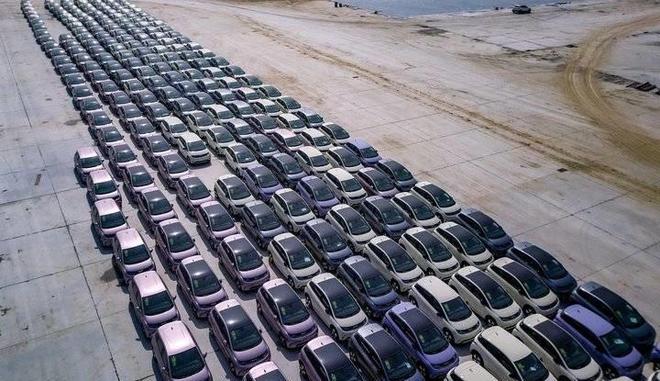 济南比亚迪工业园大批新车源源不断下线,运往全国销售